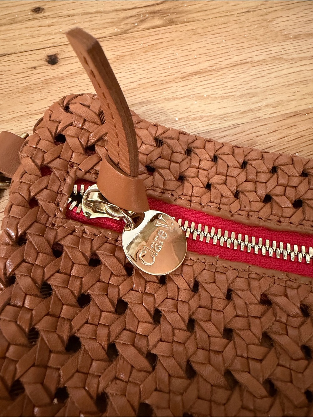 Clare V grande Fanny Crossbody in Tan with Red Zipper - Picture 7 of 9